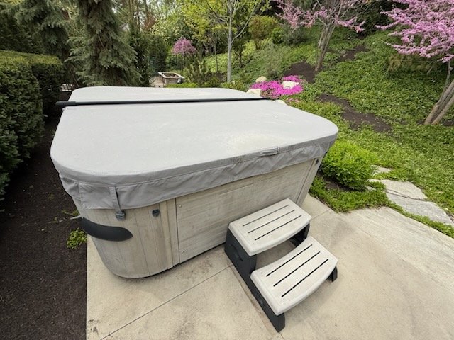 Bullfrog Spas X Series Hot Tub: Perfect Family Fun Integration in UT